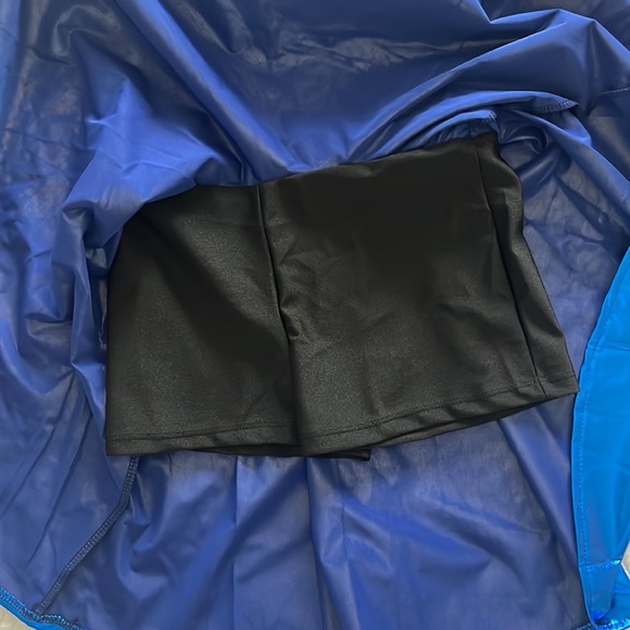 Taylor Swift 1989 style skirt with build in shorts - Picture 2 of 3